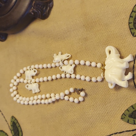 Vintage Celluloid Elephant Pendant Molded Rosebud Beaded Necklace - Picture 7 of 7